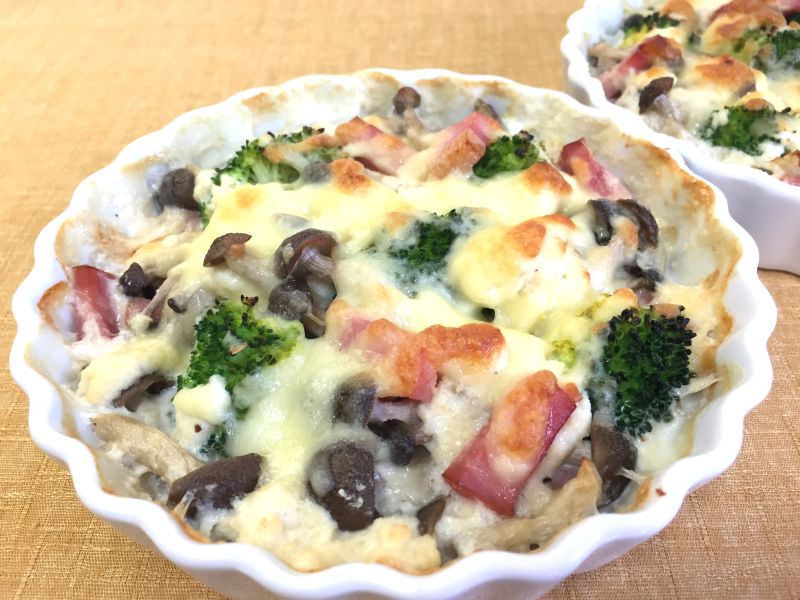 ブナシメジとブロッコリーとベーコンのおからクリームグラタン♪