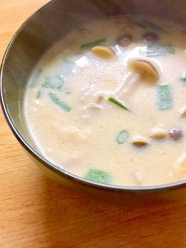 まろやか♪しめじの豆乳味噌汁