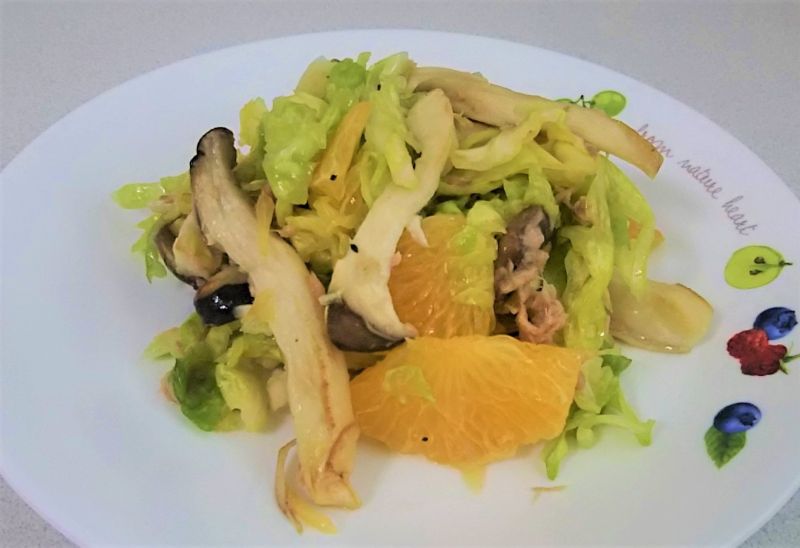 エリンギと春キャベツのフルーツサラダ