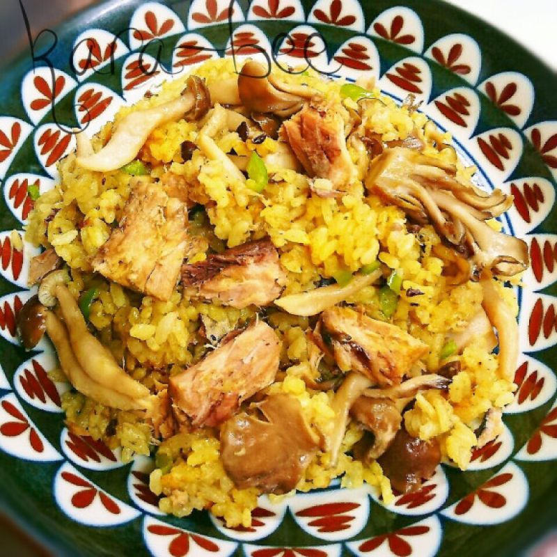 こりゃ旨いっ♡たっぷりきのこと鯖缶の旨味たっぷりカレーピラフ