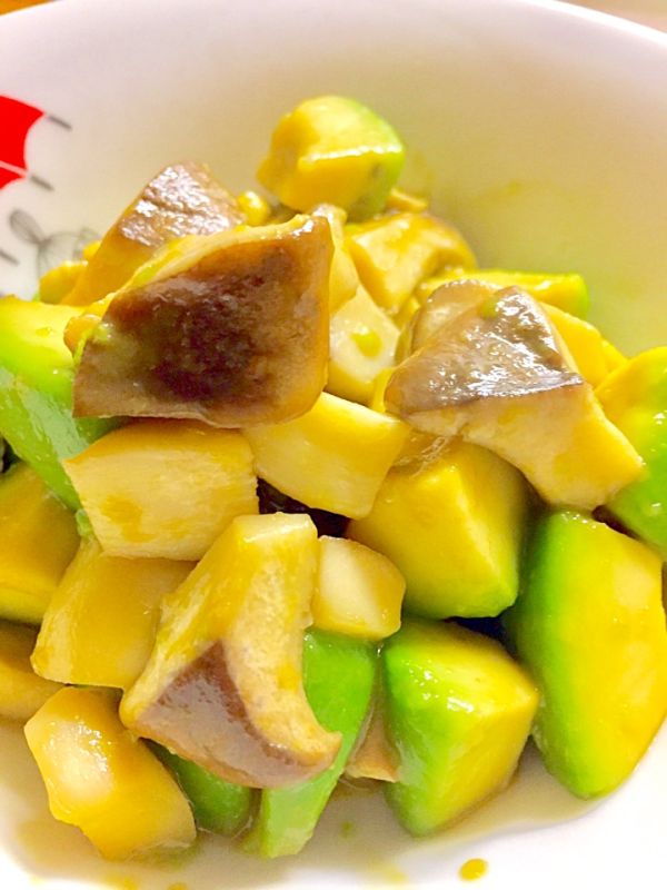 エリンギとアボカドのホットサラダ