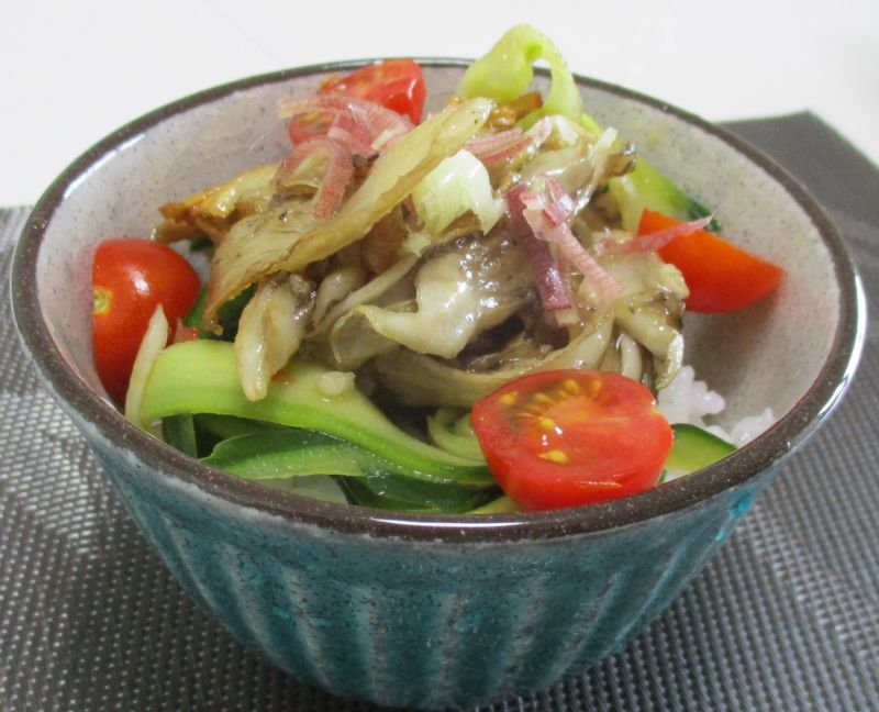香ばしいマイタケのから揚げ＆夏野菜丼