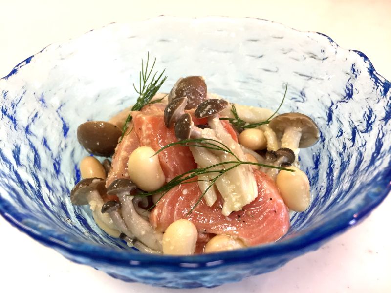 ブナシメジとサーモンと大豆のシークヮーサーマリネ♪