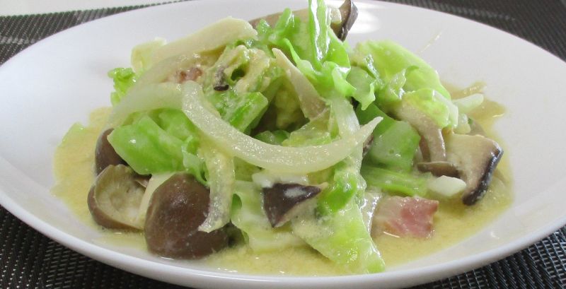 きのことキャベツのカルボ風