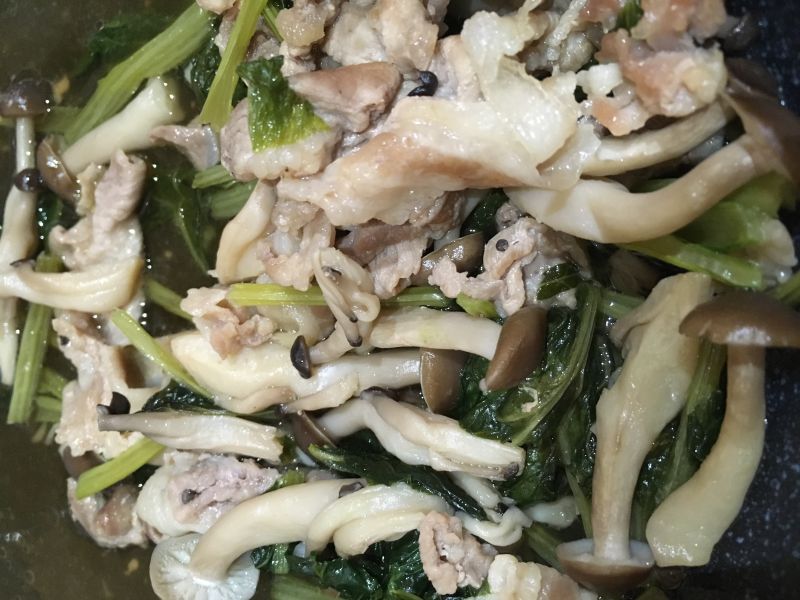 しめじと小松菜の豚肉炒め