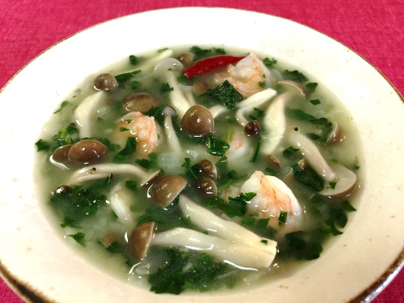 ブナシメジとモロヘイヤのエスニック風スープ♪