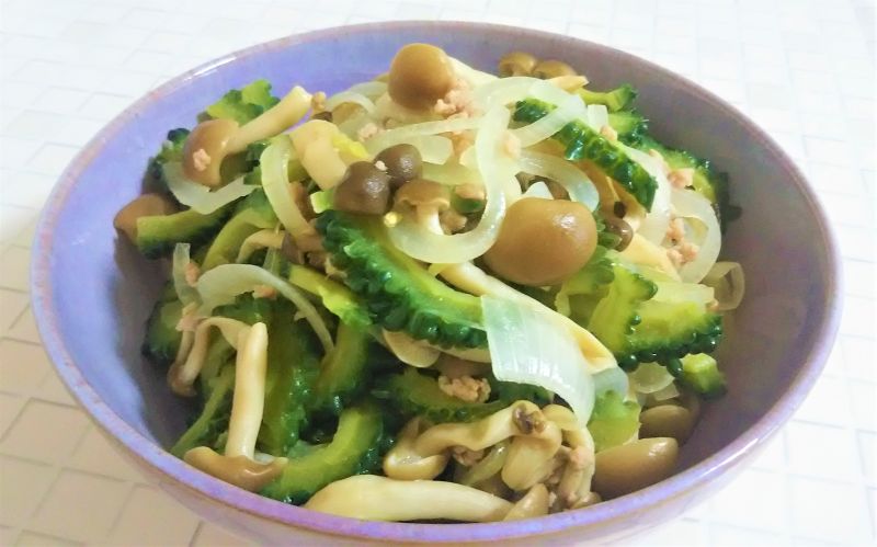 ブナシメジとゴーヤの苦旨サラダ