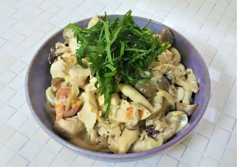 ブナシメジと鶏ささみの酸っぱサラダ