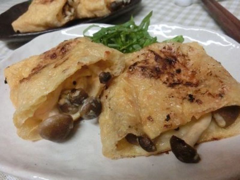 味噌マヨ味で♪　しめじと油揚げの袋ピザ