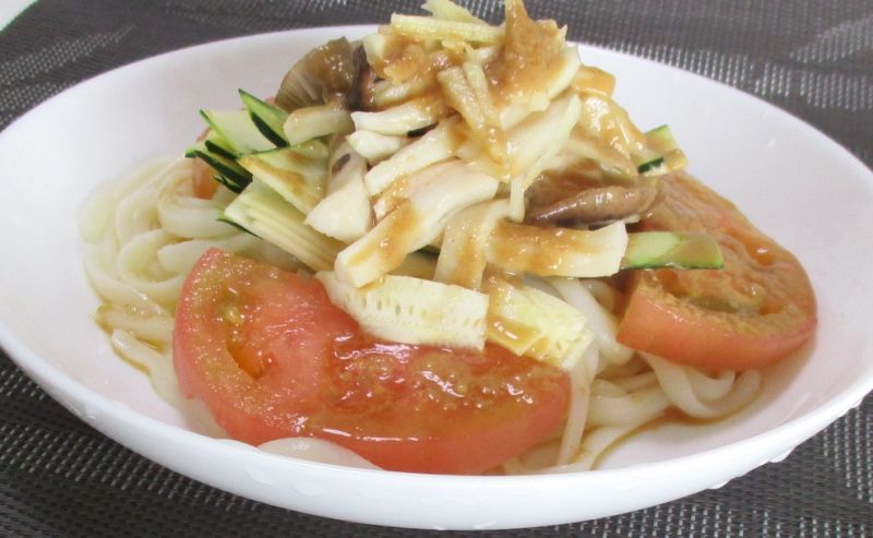 酒蒸しエリンギdeサラダうどん