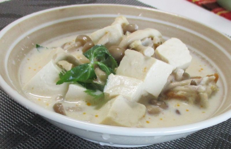 ヘルシー!ブナシメジ豆腐の豆乳煮びたし