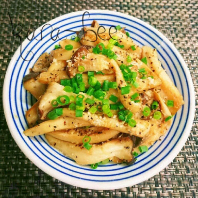 速攻3分!付け合せやおつまみに♡にんにく醤油チーズエリンギ