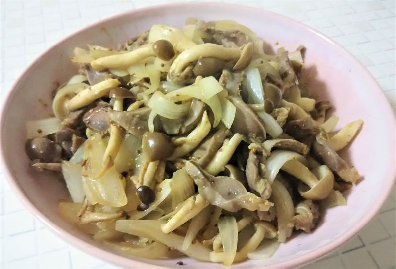 ブナシメジと砂肝の粒マスタード炒め