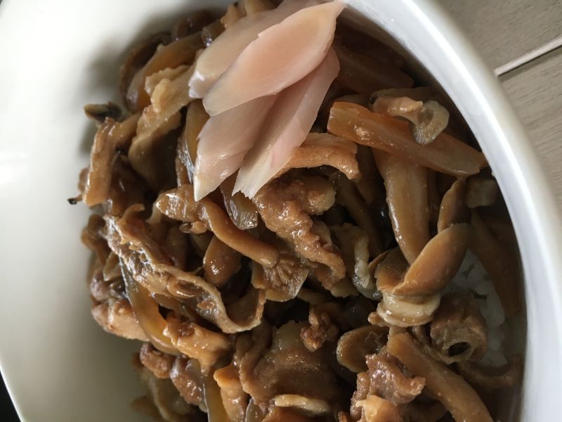 これからの季節に♪しめじと生姜の時雨煮丼