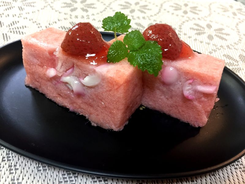 ブナピーとイチゴのふわふわ寒天ムース♪