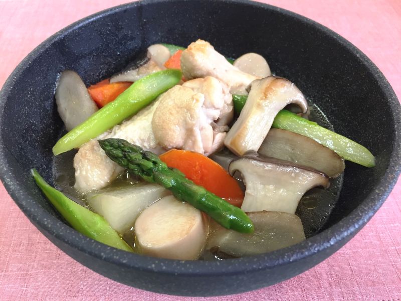 エリンギ、鶏手羽元、根菜のピリ辛炒め煮♪