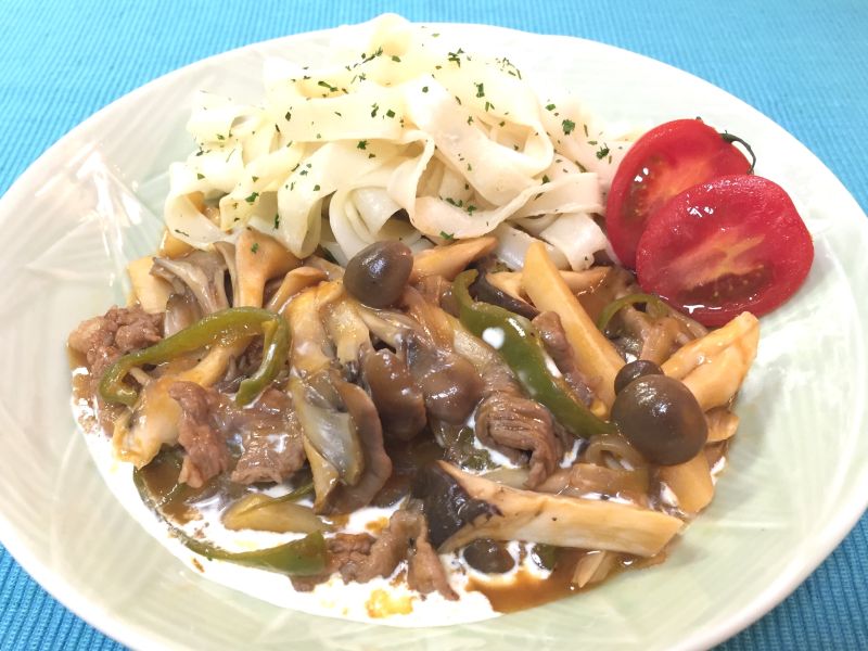 マイタケパワー！３種のきのこの柔らかビーフストロガノフ♪