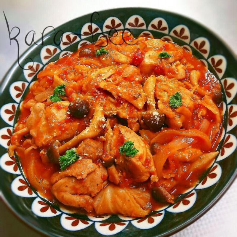 たっぷりしめじとキャベツとチキンのほっこりトマト煮込み