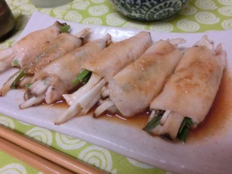 汁だく生姜だれで♪　極薄鶏むね肉の千切りエリンギ巻き