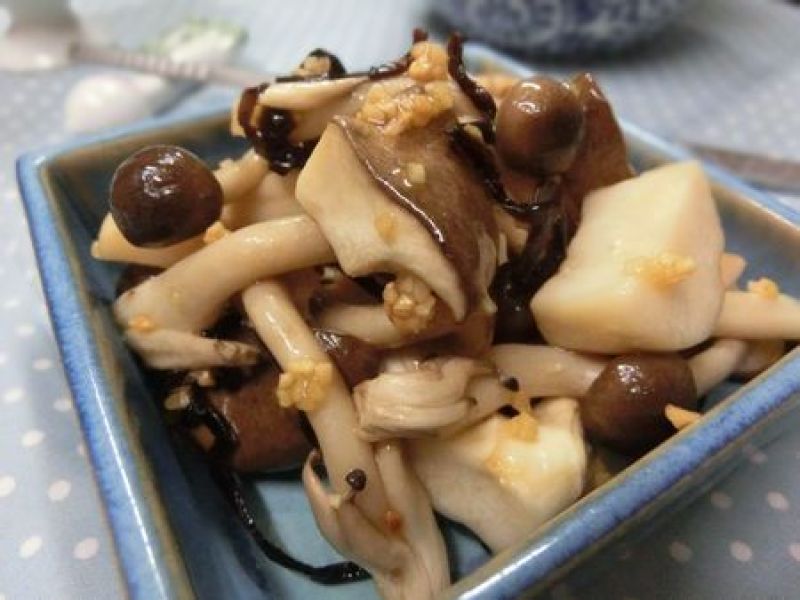 レンジで時短♪　きのこの塩昆布ナムル