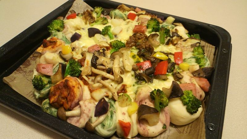 年末キノコパーティー★キノコ５種類使用☆４種のソースのピザパン