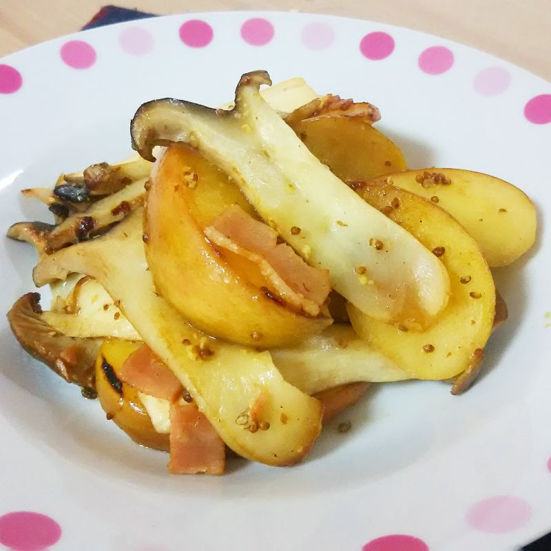 エリンギと林檎のハニーマスタード炒め