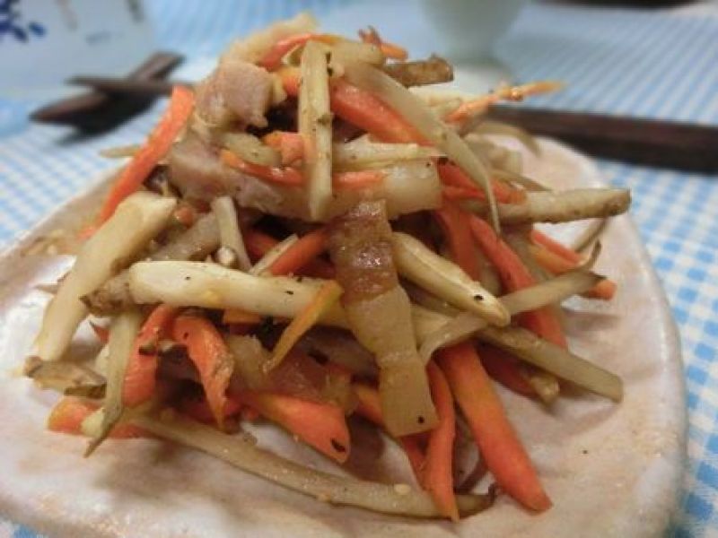 エリンギとベーコン入り☆　スパイシー塩きんぴら