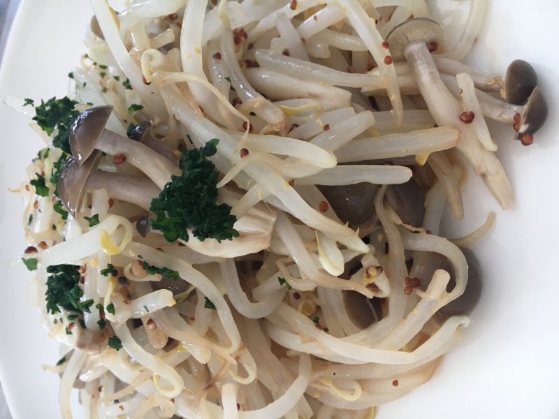 しめじともやしのもりもりサラダ♪