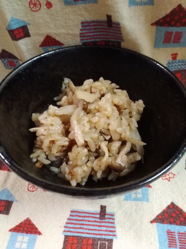 手羽元煮汁のキノコの炊き込みご飯