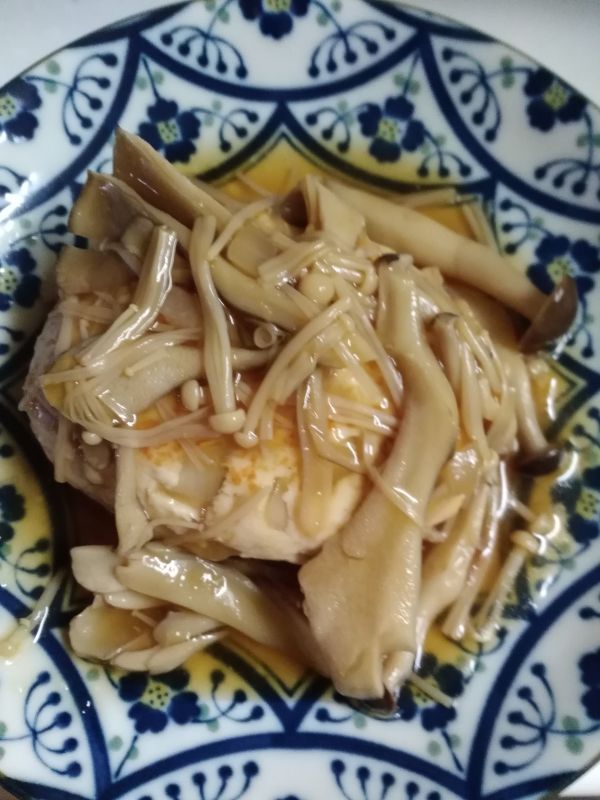 生姜入りチキンとおからのハンバーグきのこあんかけ