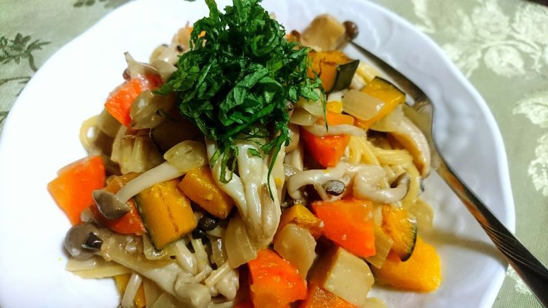 きのこと野菜　とろろソースのスパゲッティ