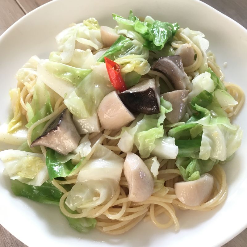 プリプリエリンギとキャベツのシンプルパスタ！