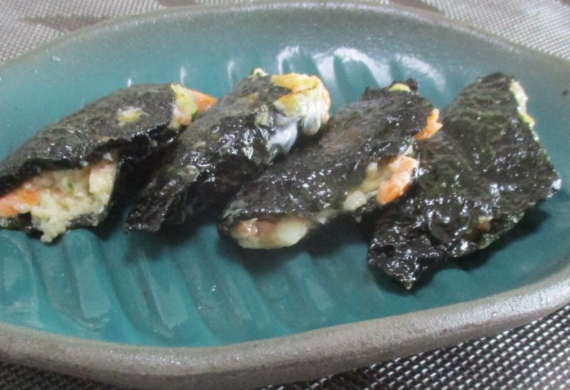 ブナピーと鮭の海苔包み焼き