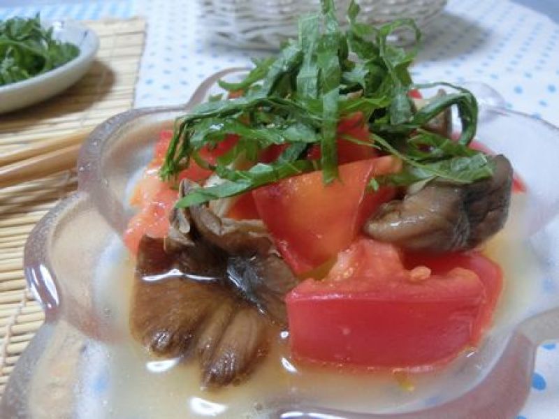 さっぱり美味しい♪　トマトときのこのわさびマリネ