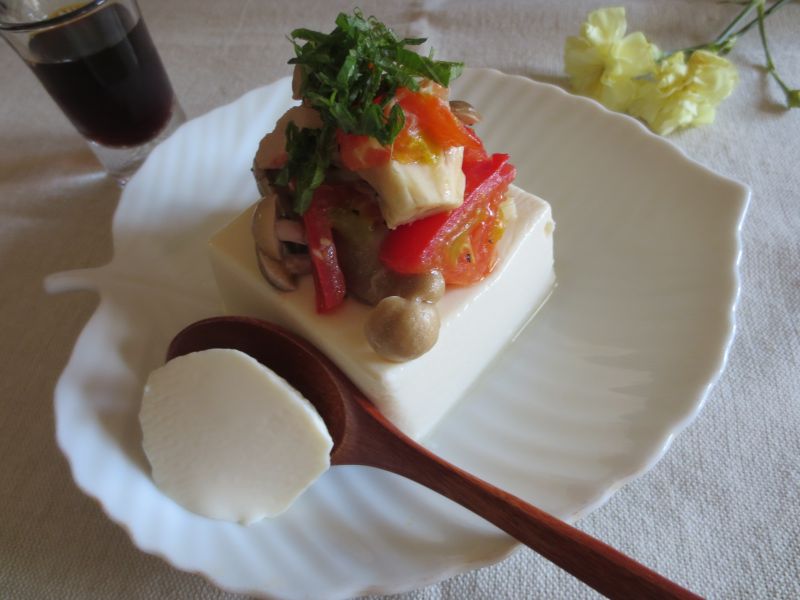 ブナシメジとツナトマトの冷やっこ