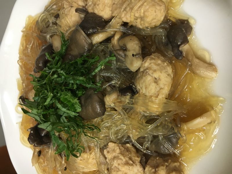 炊飯器で簡単！霜降りひらたけと春雨と肉団子のさっぱり煮込み
