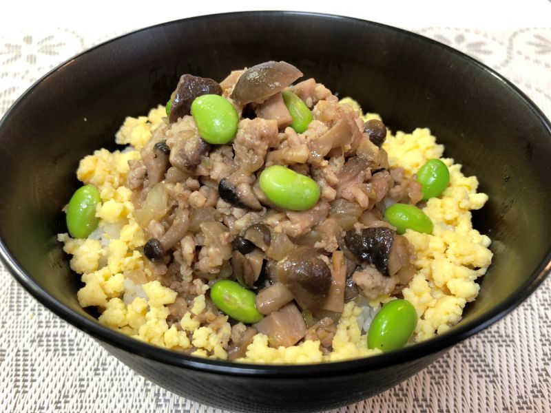 くるみ入り万能キノコ味噌de鶏そぼろ丼♪