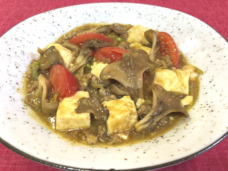 焼きマイタケのトマト入りカレー麻婆豆腐♪