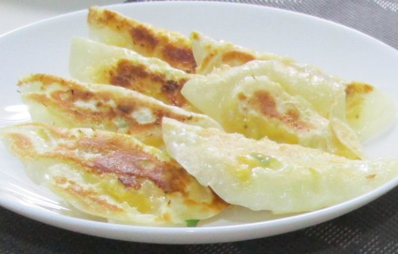 黄金色の洋風ブナピーギョーザ