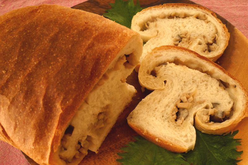 HB生地使用　きのこの旨みぎっしりパン（味噌バター）