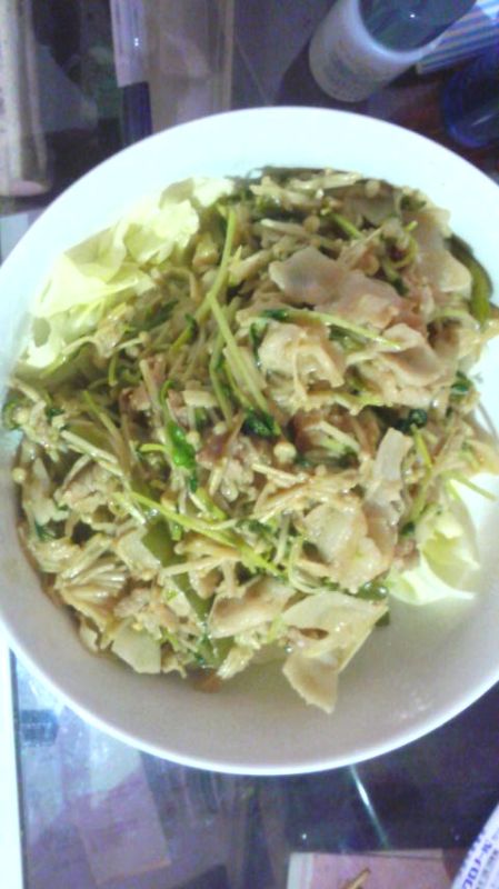 ベーコンとえのきと豆苗のマヨネーズ炒め