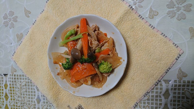 紫陽花の様にパッと咲いたよ、きのこの炒め物