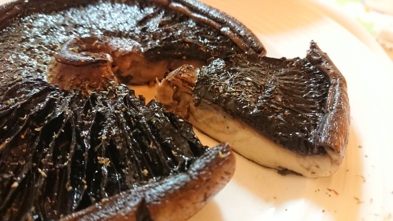 トリュフ香るマッシュルームのステーキ