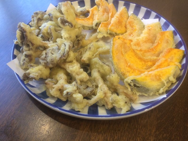 霜降りひらたけとかぼちゃの天ぷら