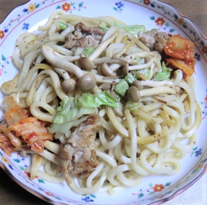 ブナシメジ入り、がっつり焼うどん