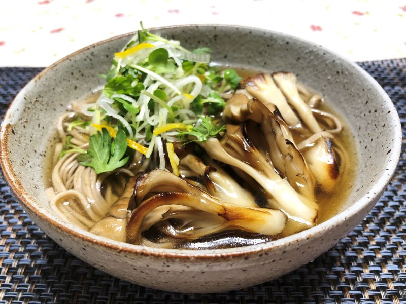 焼きマイタケの香味そば♪