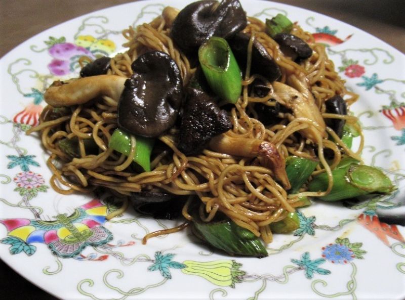 霜降りひらたけで減塩、豪華な焼きそば