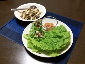 きのこのサンチュ巻き