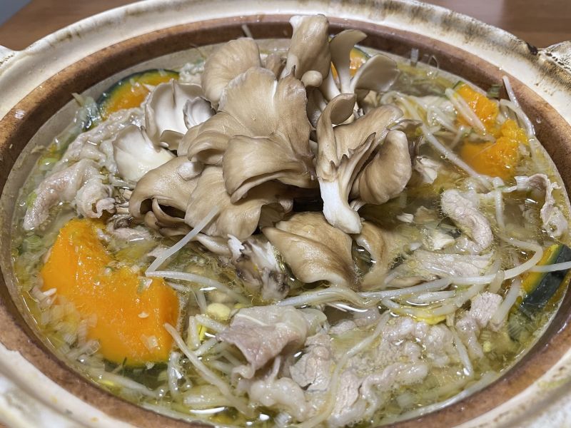 マイタケと牛バラ肉のネギ塩麴鍋♪