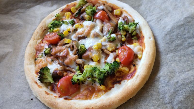 市販のピザ生地を作って簡単ピザ